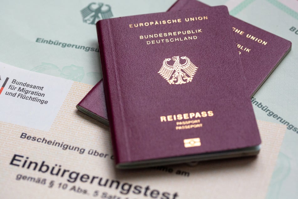 Einbürgerungen dauern aktuell im Schnitt rund drei Jahre, das will der Beirat nicht hinnehmen.