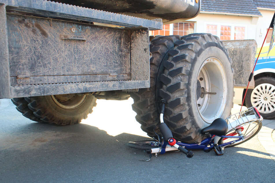 Unfall mit einem Fünfjährigen: Bagger überrollt Kinderfahrrad