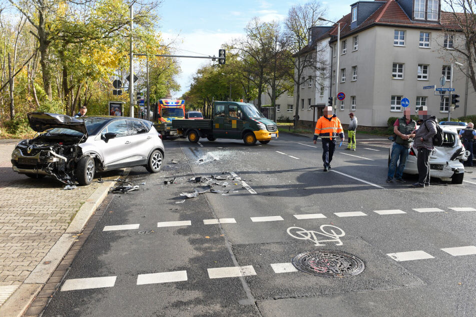 Auf der Kreuzung Max-Liebermann-Straße und Franz-Mehring-Straße in Leipzig ist es am Mittwoch zu einem Auffahrunfall gekommen.