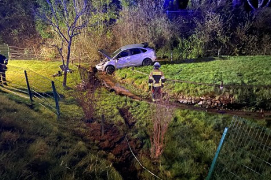 Im rheinland-pfälzischen Esthal (Landkreis Bad Dürkheim) kam es am späten Samstagabend zu einem Unfall eines betrunkenen Autofahrers.