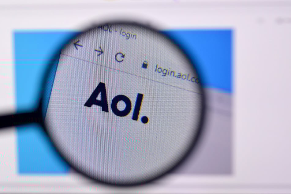 AOL has announced it is shutting down its dial-up internet service.