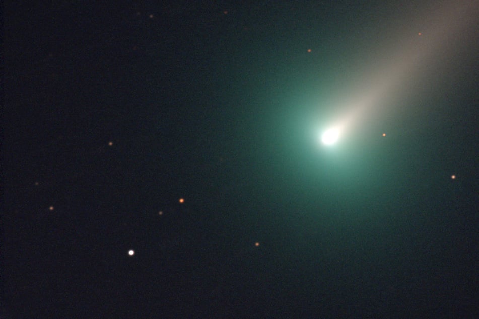 Asteroiden & Meteoriten: Spektakuläres Ereignis: So könnt Ihr Komet "C/2021 A1 Leonard" am Himmel sehen