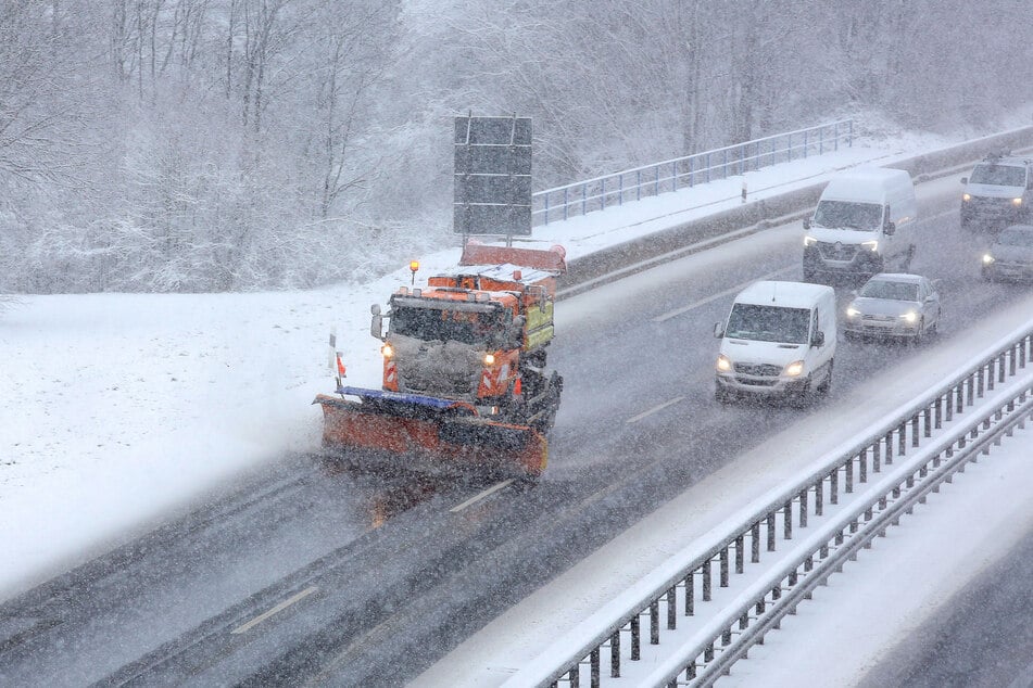 Schneefall sorgt in NRW für Verzögerungen im Berufsverkehr
