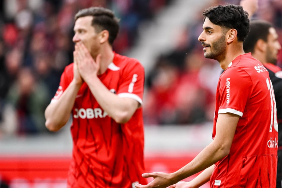 In Freiburg soll Eren Dinkci (r.) unzufrieden mit seinen Einsatzzeiten sein - kommt der Stürmer deshalb nach Köln?