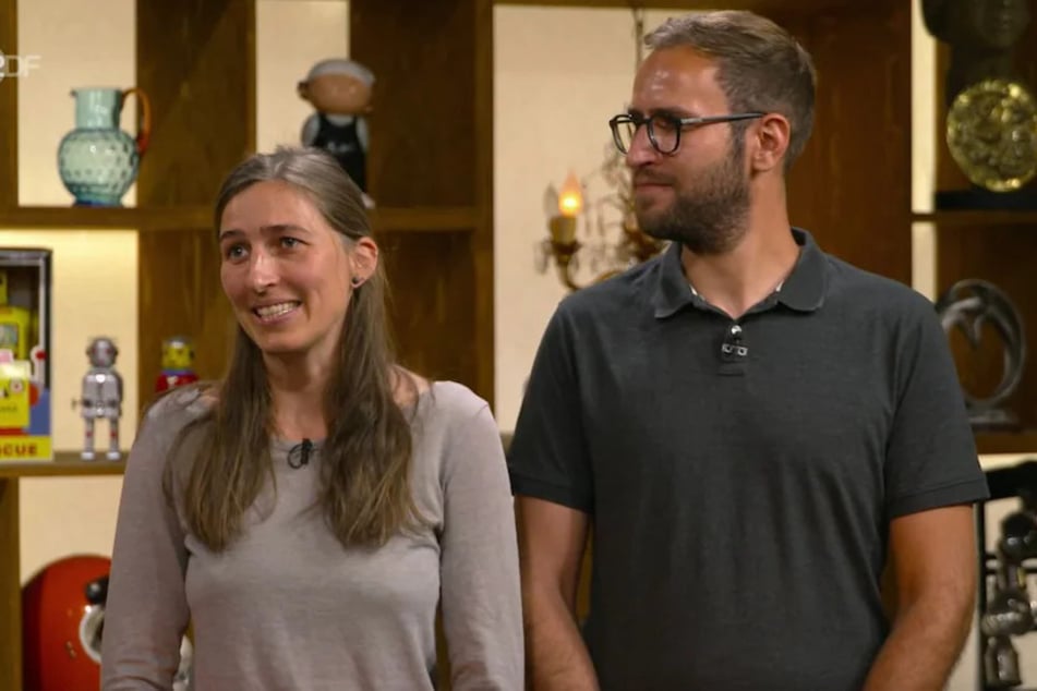Die Geschwister Hanna und Daniel möchten ein sehr ungewöhnliches Objekt bei "Bares für Rares" verkaufen.
