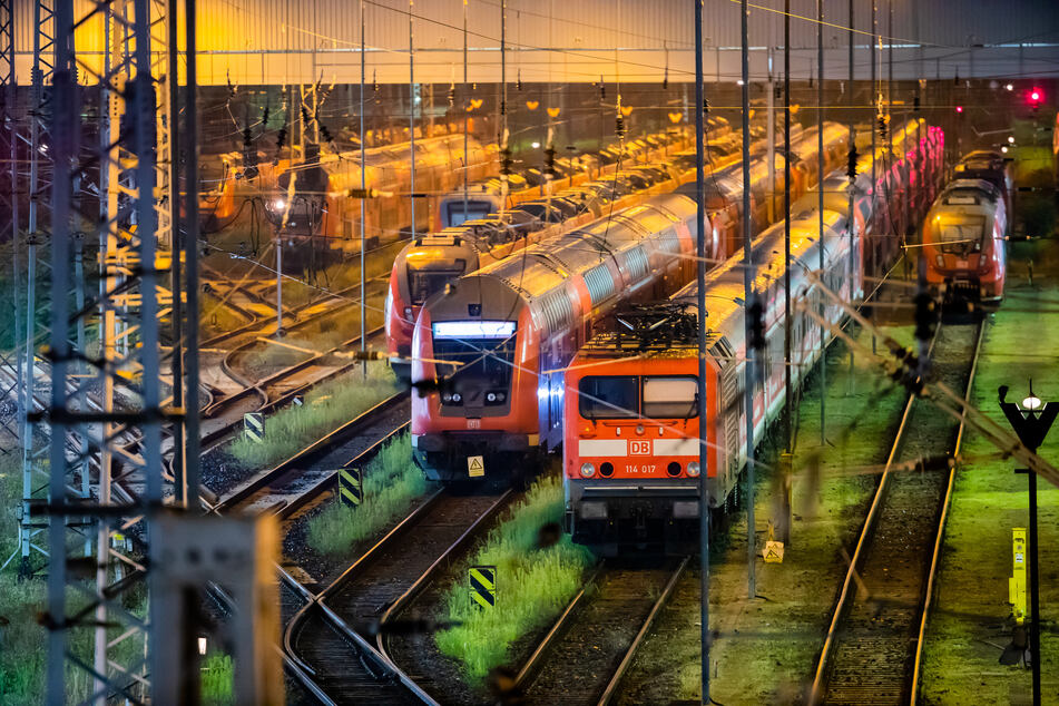 Reisende müssen aufgrund des Streiks der Gewerkschaft Deutscher Lokomotivführer nach wie vor mit vollen Zügen, zahlreichen Ausfällen und Verspätungen rechnen.
