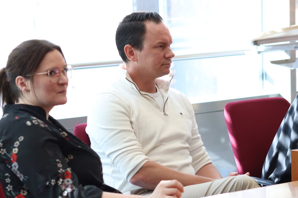 Der Sanitäter wurde wegen lebensbedrohlicher Verletzungen mehrere Tage auf der Intensivstation behandelt.