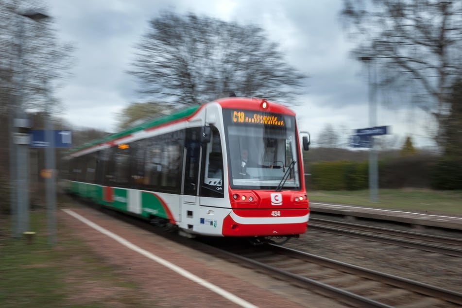 In der Chemnitzer City-Bahn wird künftig die Stimme von Kabarettist Tom Pauls (61) zu hören sein.
