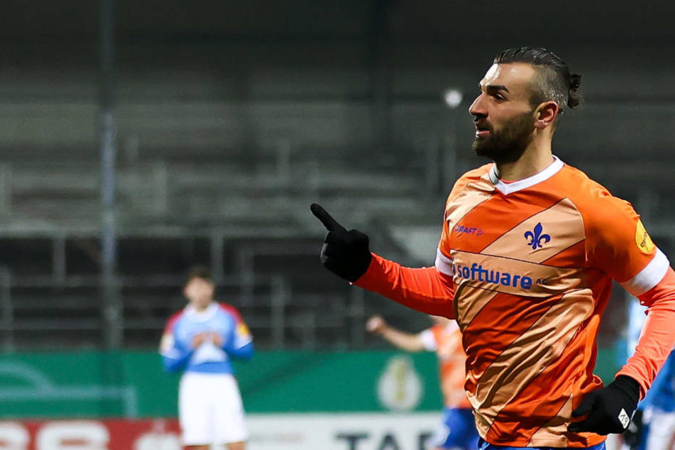 Er kam, sah und traf: Nur drei Minuten nach seiner Einwechslung erzielte Serdar Dursun den späten Ausgleich für die Lilien.
