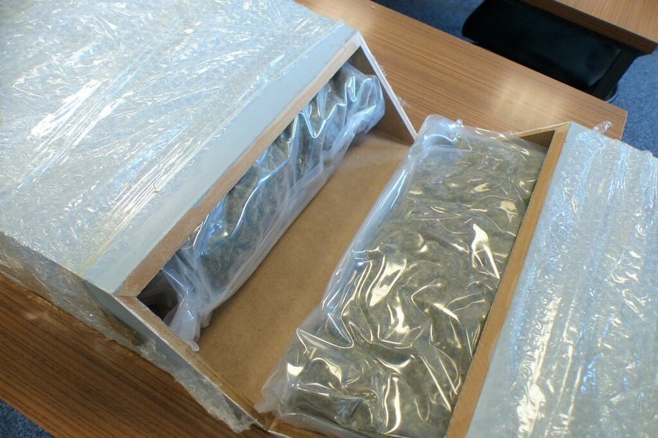 Die beiden Möbelstücke gefüllt mit den Marihuana-Päckchen. Die Lieferung kam aus Spanien und wurde abgefangen.