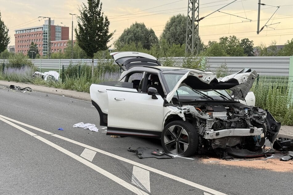 Beide Autos sind nach dem Unfall Totalschaden.