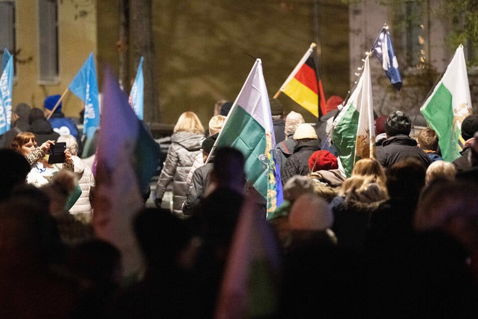 Sammelbecken für alles, was keinen Rang, aber dafür eine nationalsozialistische Gesinnung hat: die "Freien Sachsen".