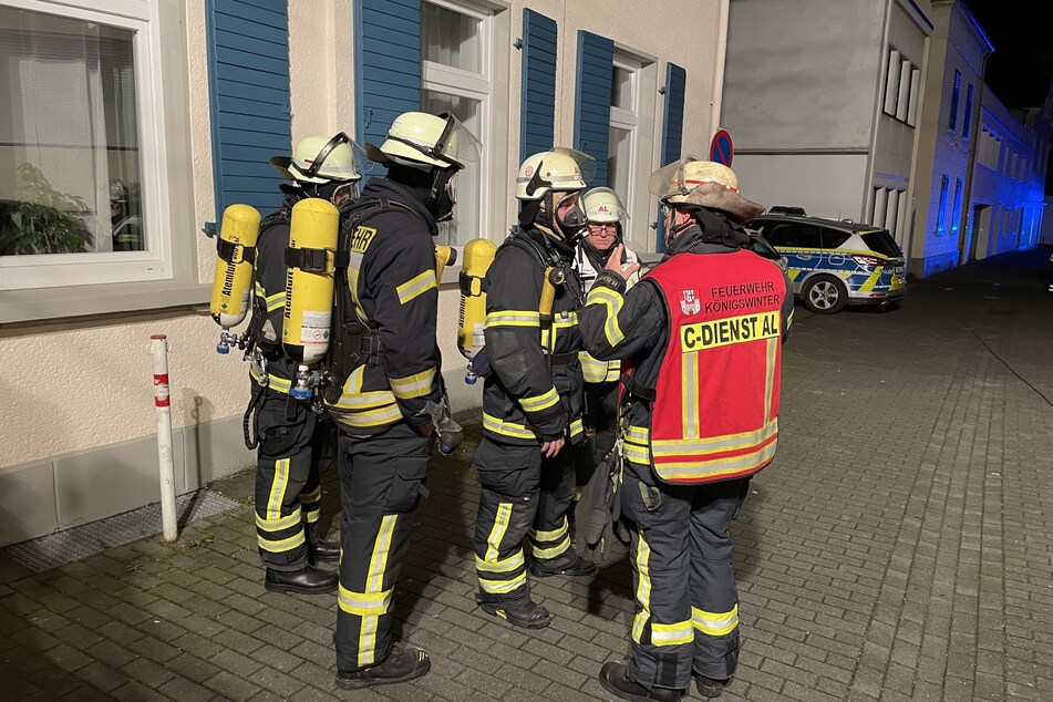 Die Feuerwehr wurde gegen 2 Uhr zu dem Haus in der Königswinterer Altstadt alarmiert.
