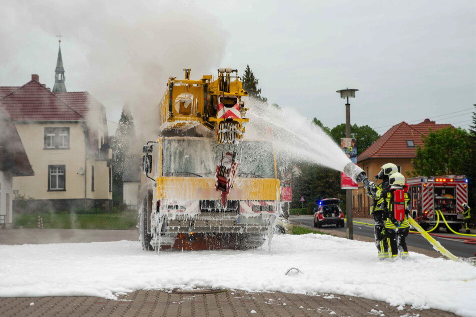 Am Mittwochmorgen löschte die Feuerwehr einen brennenden Autokran in Oderwitz.