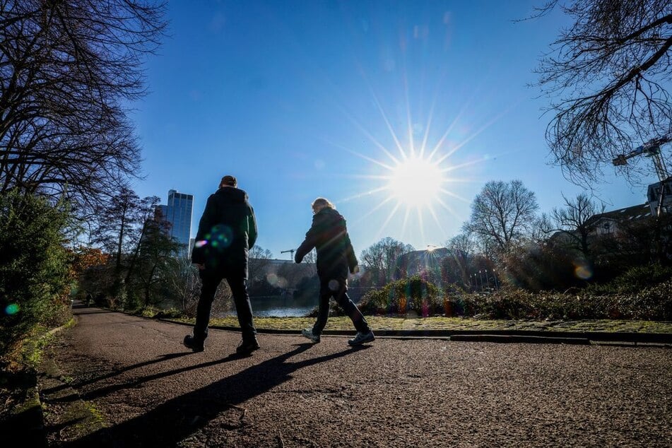 Zum Ende der Woche zeigt sich das Wetter in NRW noch einmal von seiner besten Seite. (Symbolbild)