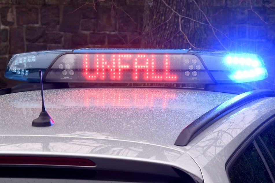 Die Polizei musste die Bundesstraße 5 kurzzeitig sperren. (Symbolbild)