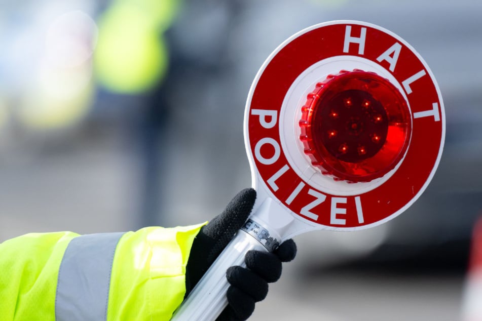 Chemnitz: Mit gestohlenem Kennzeichen unterwegs: Renault-Fahrerin im Drogenrausch gestoppt