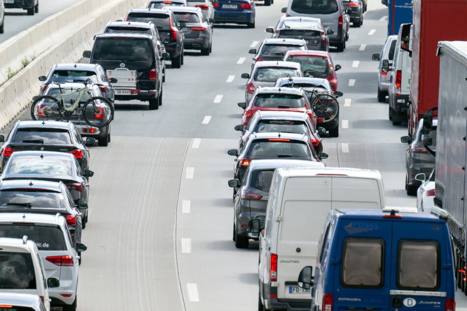 Es staute sich nach dem Unfall auf der A9. (Symbolbild)
