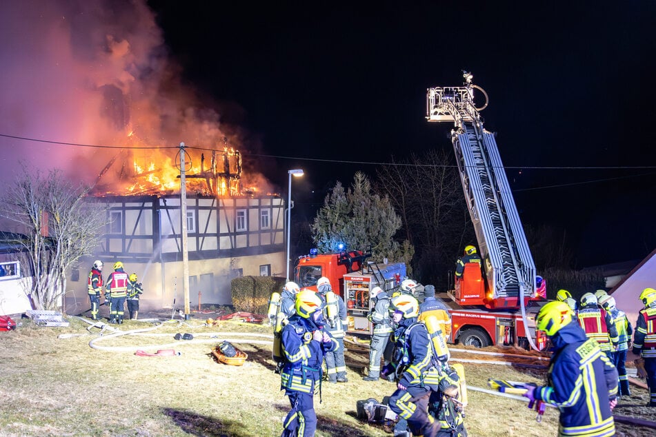 Der ehemalige Bauernhof ging in der Nacht zu Montag in Flammen auf.