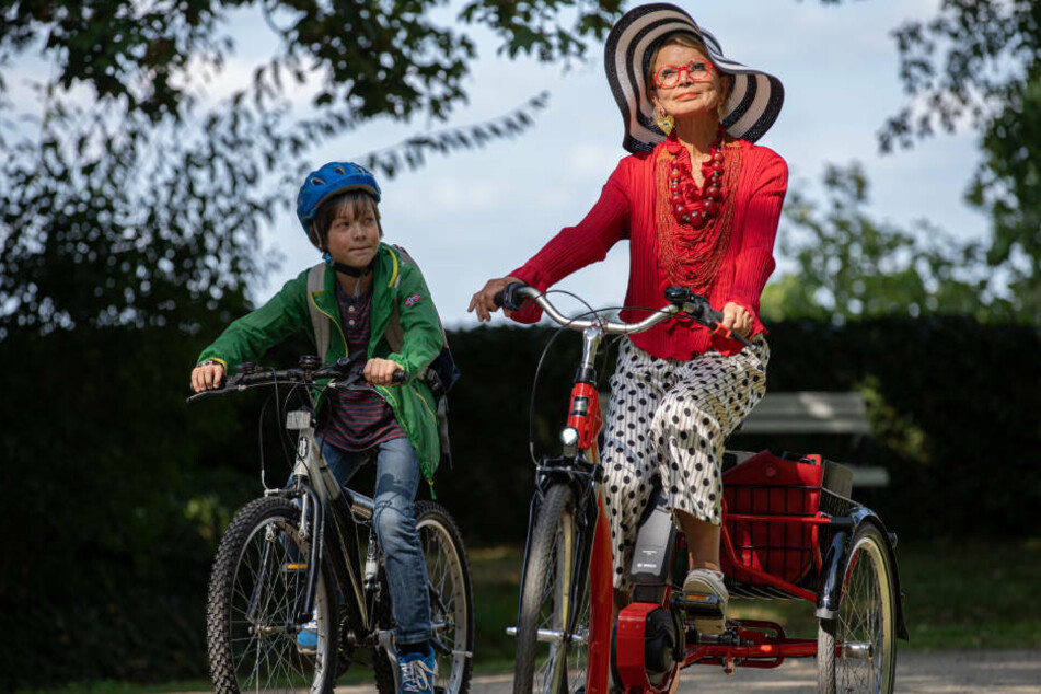 Max (Jona Eisenblätter) freundet sich mit der alternden Schauspielerin Vera (Uschi Glas) an.