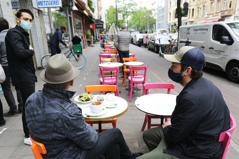 Für die Gastronomie gilt in vielen NRW-Großstädten eine neue Sperrstunde ab 23 Uhr.