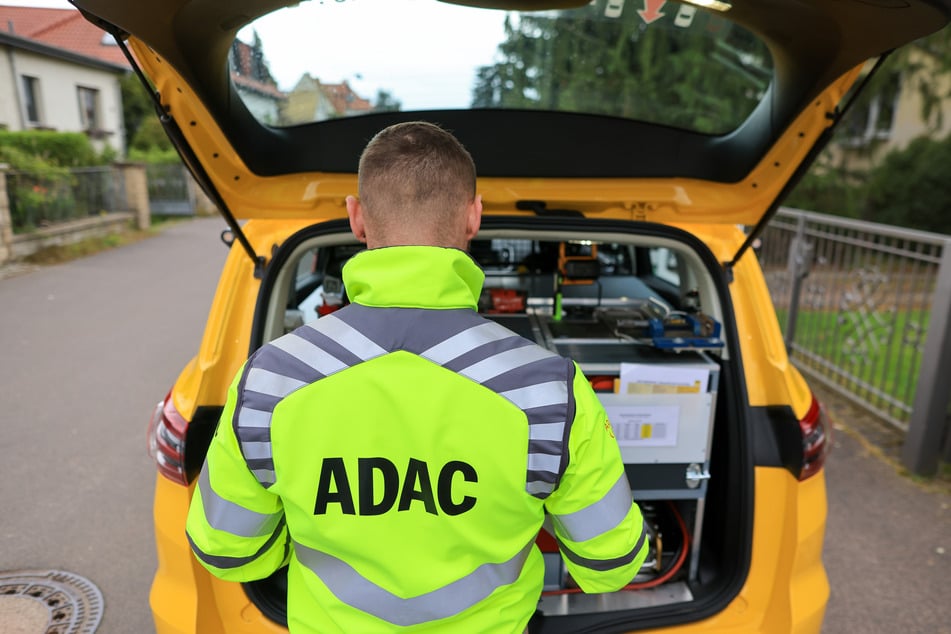 Die Pannenhelfer des ADAC haben auch regelmäßig mit Fahrzeugen zu tun, die Folgeschäden von Wildtierunfällen davon getragen haben. (Symbolbild)