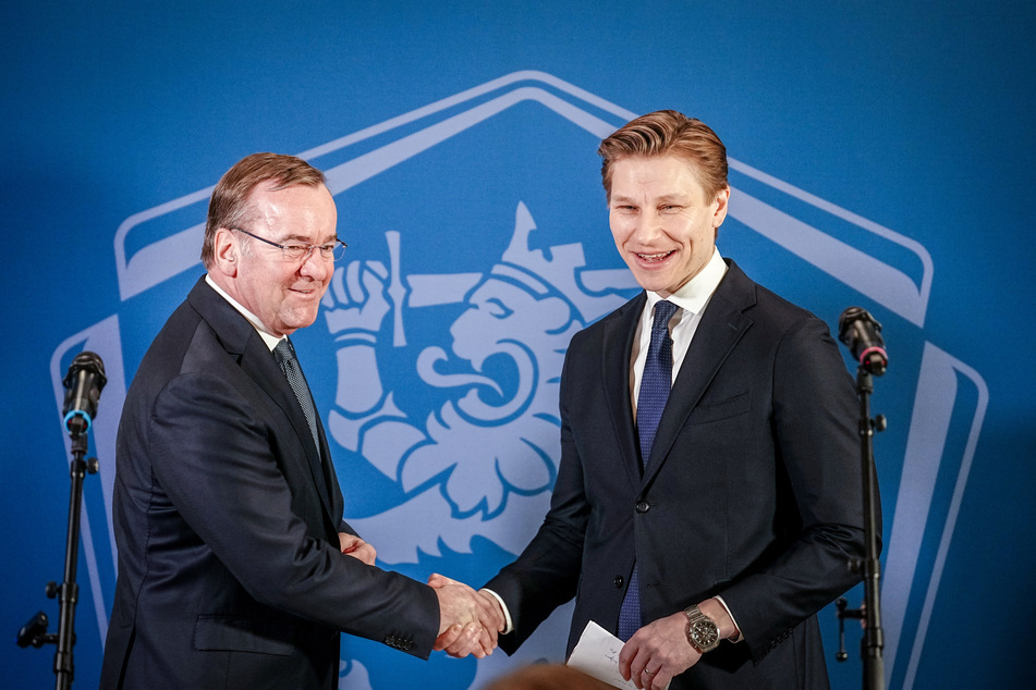Bundesverteidigungsminister Boris Pistorius (65, SPD, l.) und sein finnischer Amtskollege Antti Häkkänen (39).