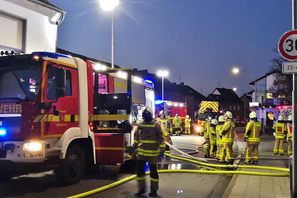 Die Feuerwehr rückte mit insgesamt 30 Einsatzkräften an.