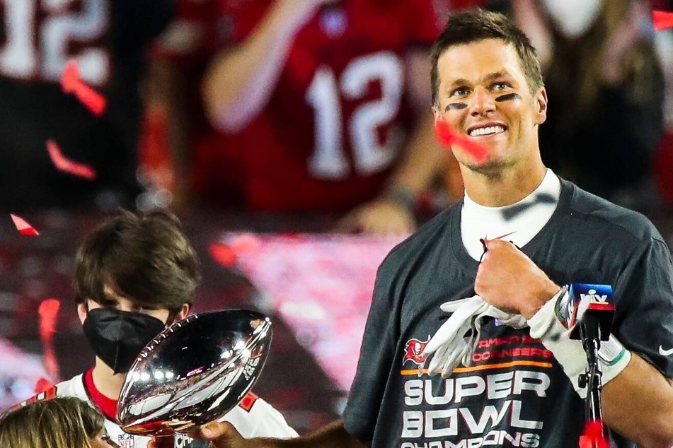 Tom Brady reverses course with the Bucs and calls off his retirement!
