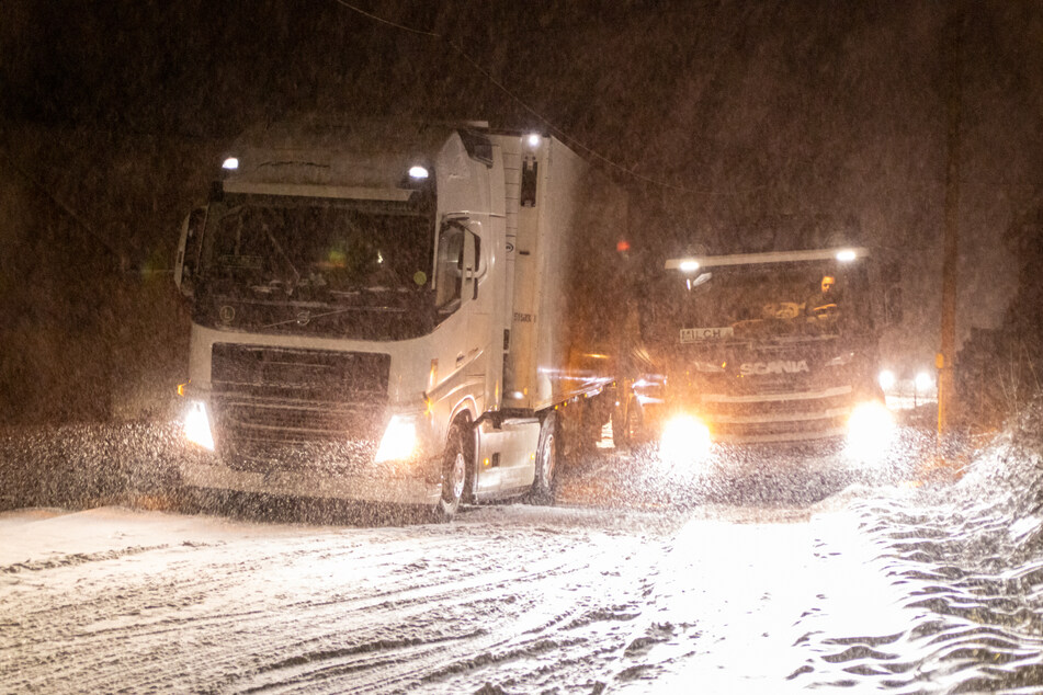 Nichts ging mehr auf den Autobahnen: Neuschnee sorgt für Chaos in Sachsen