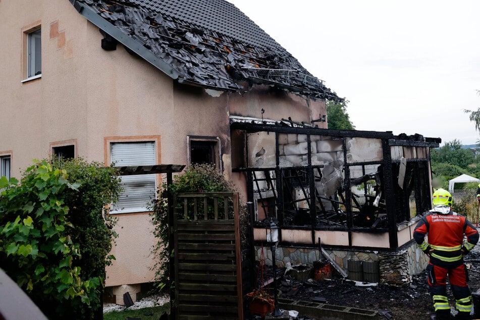 Chemnitz: Nach Wohnungsbrand in Niederwiesa: Mann schwer verletzt, 100.000 Euro Schaden