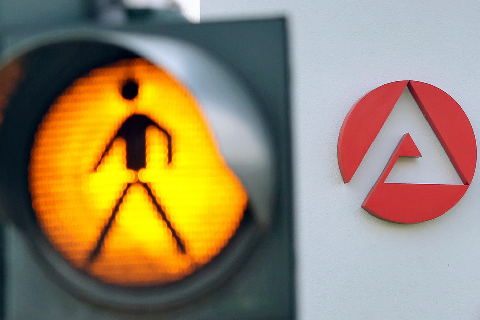 Das Statistische Landesamt in Düsseldorf hat bekannt gegeben, dass die Kurzarbeit in NRW Corona-bedingt gestiegen ist.