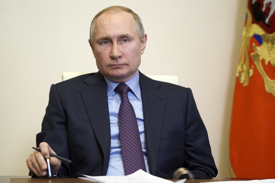 Wladimir Putin, Präsident von Russland lässt sich impfen.