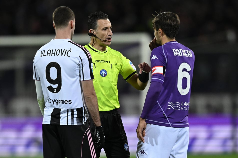 Schiri greift durch: Erstliga-Spiel wegen Rassismus-Eklat unterbrochen