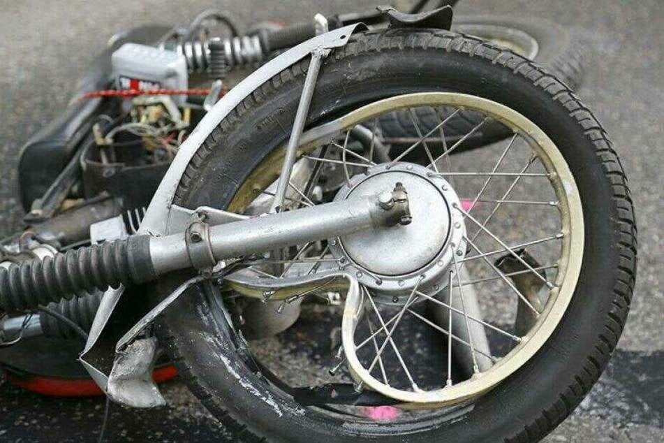 Ein 16-jähriger Simson-Fahrer wurde am Sonntag in Ellefeld schwer verletzt. (Symbolbild)