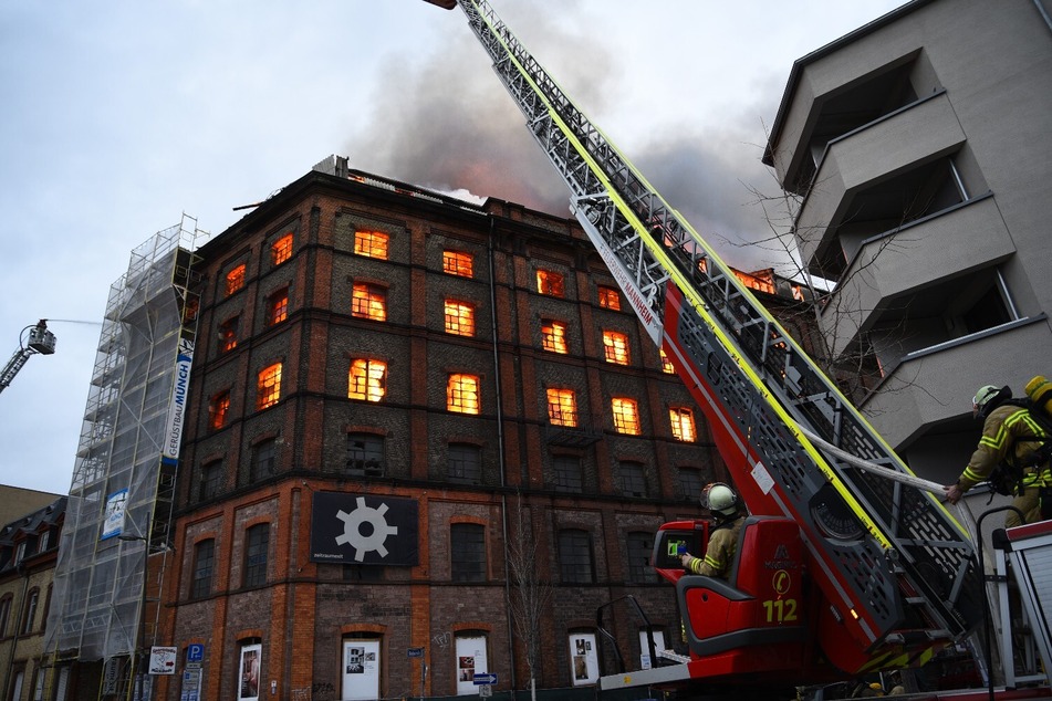 Das Feuer griff auf mehrere Stockwerke über und konnte nur von außen gelöscht werden.