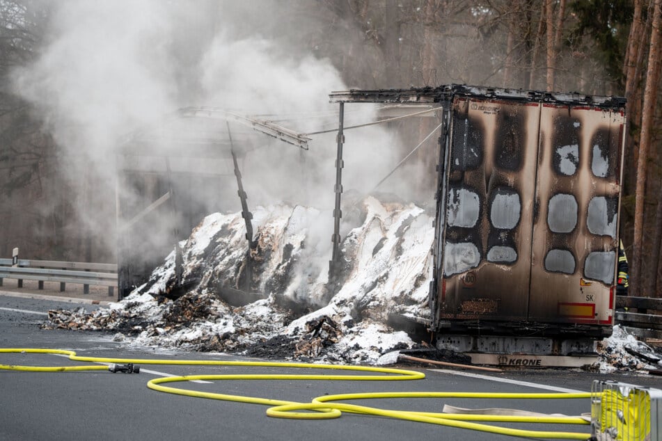 Die 20 Tonnen Ladung des Lkw wurden durch den Brand zerstört.