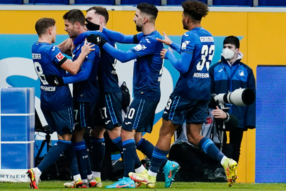 Das war überfällig: Andrej Kramaric (2.v.l.) und seine Kollegen jubelten nach dem verdienten Ausgleichstreffer.