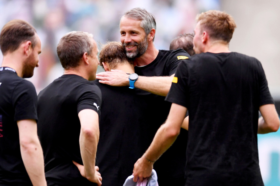 Großer Erfolg für Borussia Mönchengladbach und Trainer Marco Rose (3.v.r.): Die "Fohlen" spielen in der kommenden Saison in der Champions League!