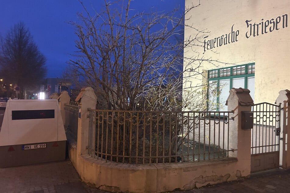 Unmittelbar an der Feuerwache Striesen wurde der Superblitzer platziert.