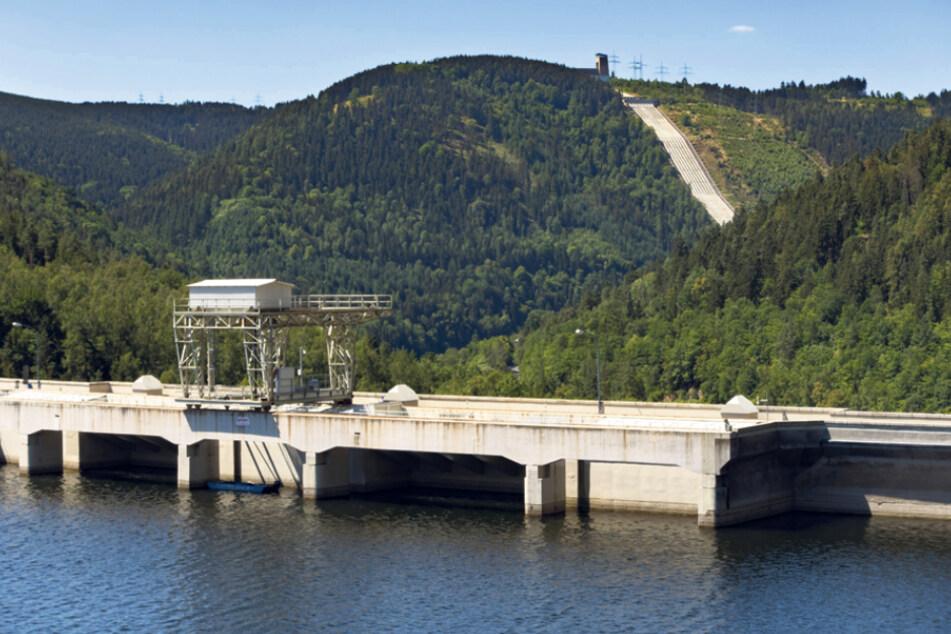 Riesenbatterie zur Stromabsicherung: Das Pumpspeicherkraftwerk I in Hohenwarte ist mit einem Speichervolumen von 182 Millionen Kubikmetern Wasser die viertgrößte Talsperre Deutschlands.