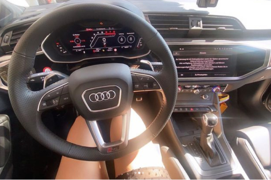 Nach bestandener Führerscheinprüfung bekam die 18-Jährige von ihren Eltern einen nagelneuen Audi RS Q3 mit satten 450 PS geschenkt.