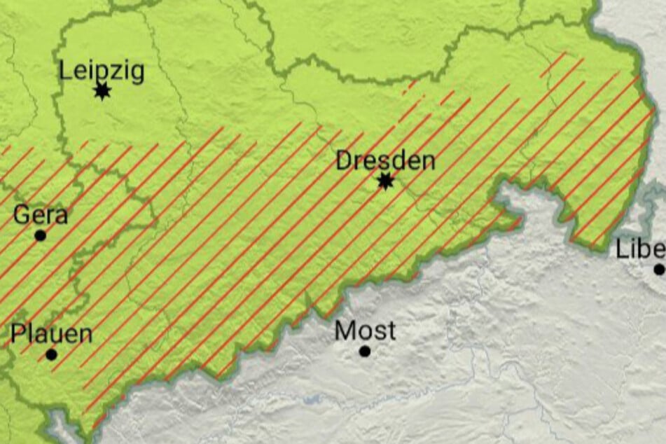Die rot schraffierten Regionen des Freistaats müssen mit schweren Gewittern rechnen.