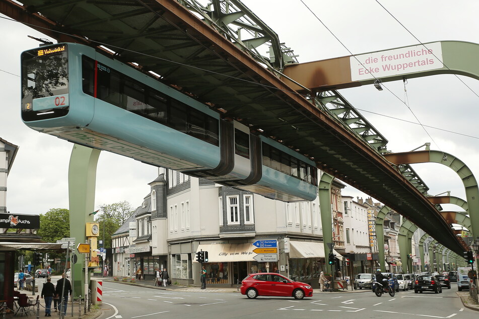 Die Wuppertaler Schwebebahn steht nach dem Unwetter still. (Archivfoto)