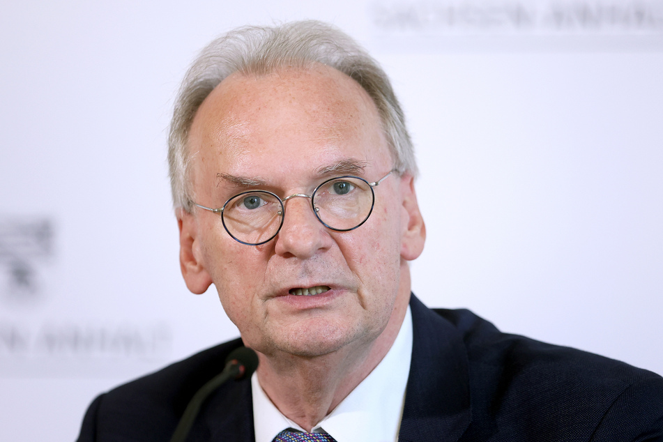 Reiner Haseloff (67, CDU) hat bei der erneuten Wahl zum Ministerpräsidenten in Sachsen-Anhalt im ersten Wahlgang die Mehrheit der Stimmen verpasst.