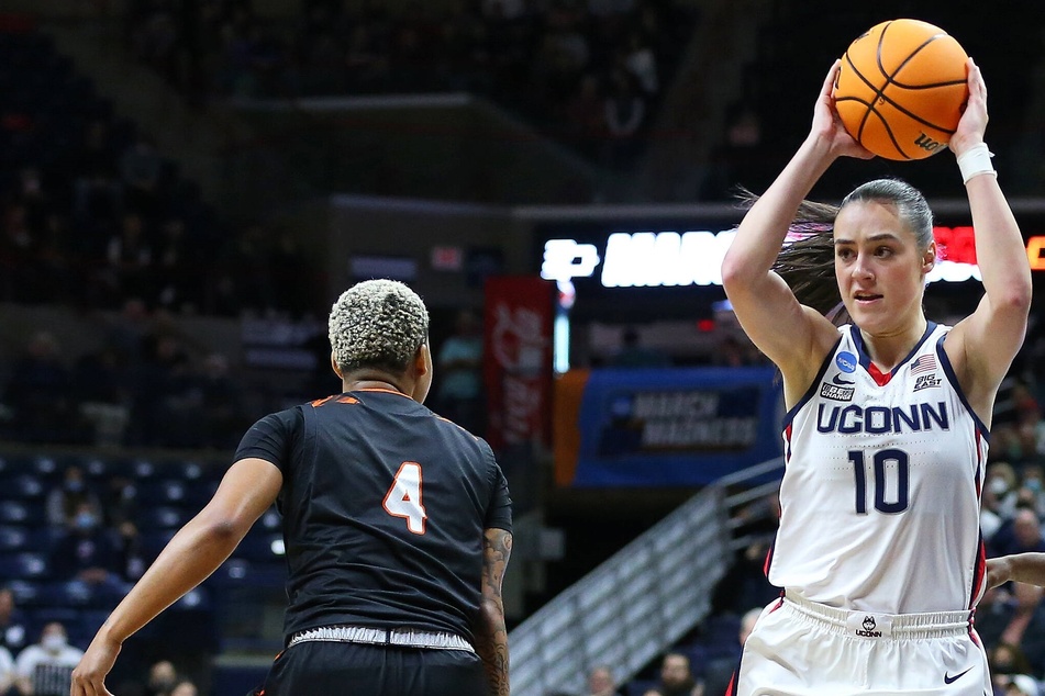March Madness Roundup: Huskies hold it down while the Wildcats roar