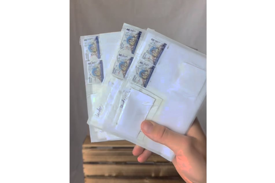 Der TikToker war überrascht, als er die beklebten Briefe sah.