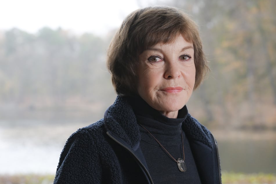 Heute wünscht sich Katrin Sass (70) manchmal, schon viel früher erkannt zu haben, wie schön ein Leben abseits der Bühne sein kann.