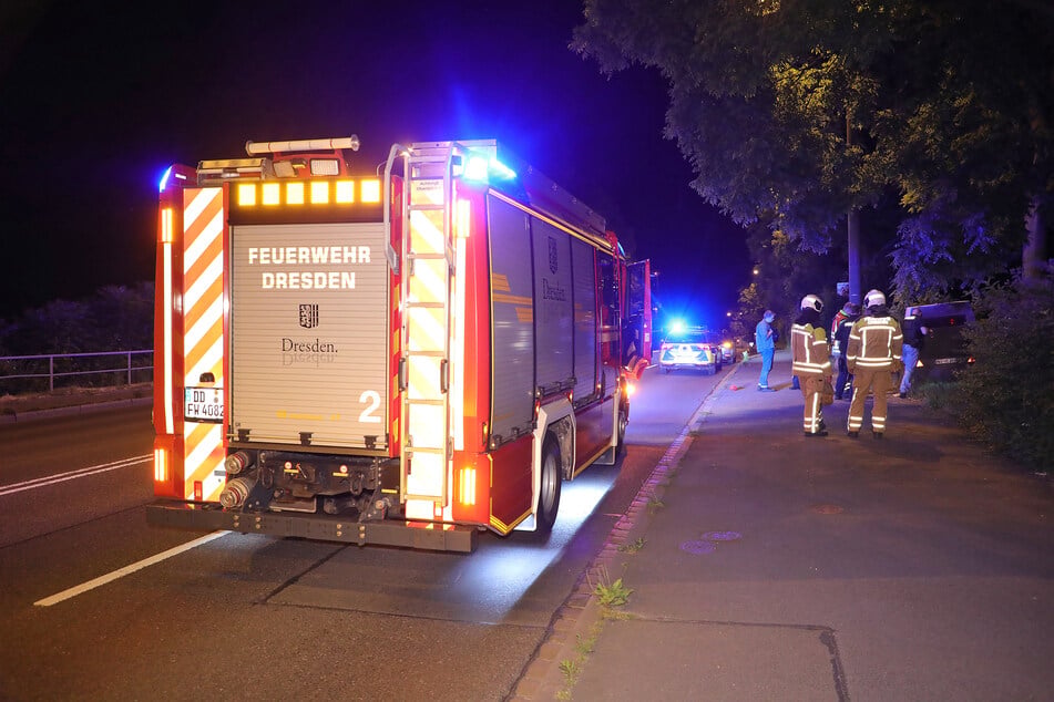 Die Feuerwehrkräfte der Wache Übigau rückten zum Superblitzer aus.