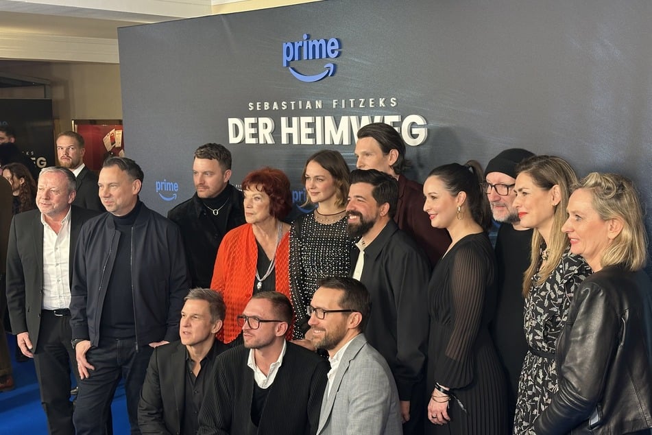 Der gesamte Cast kam zur Premiere von "Der Heimweg" nach Berlin.